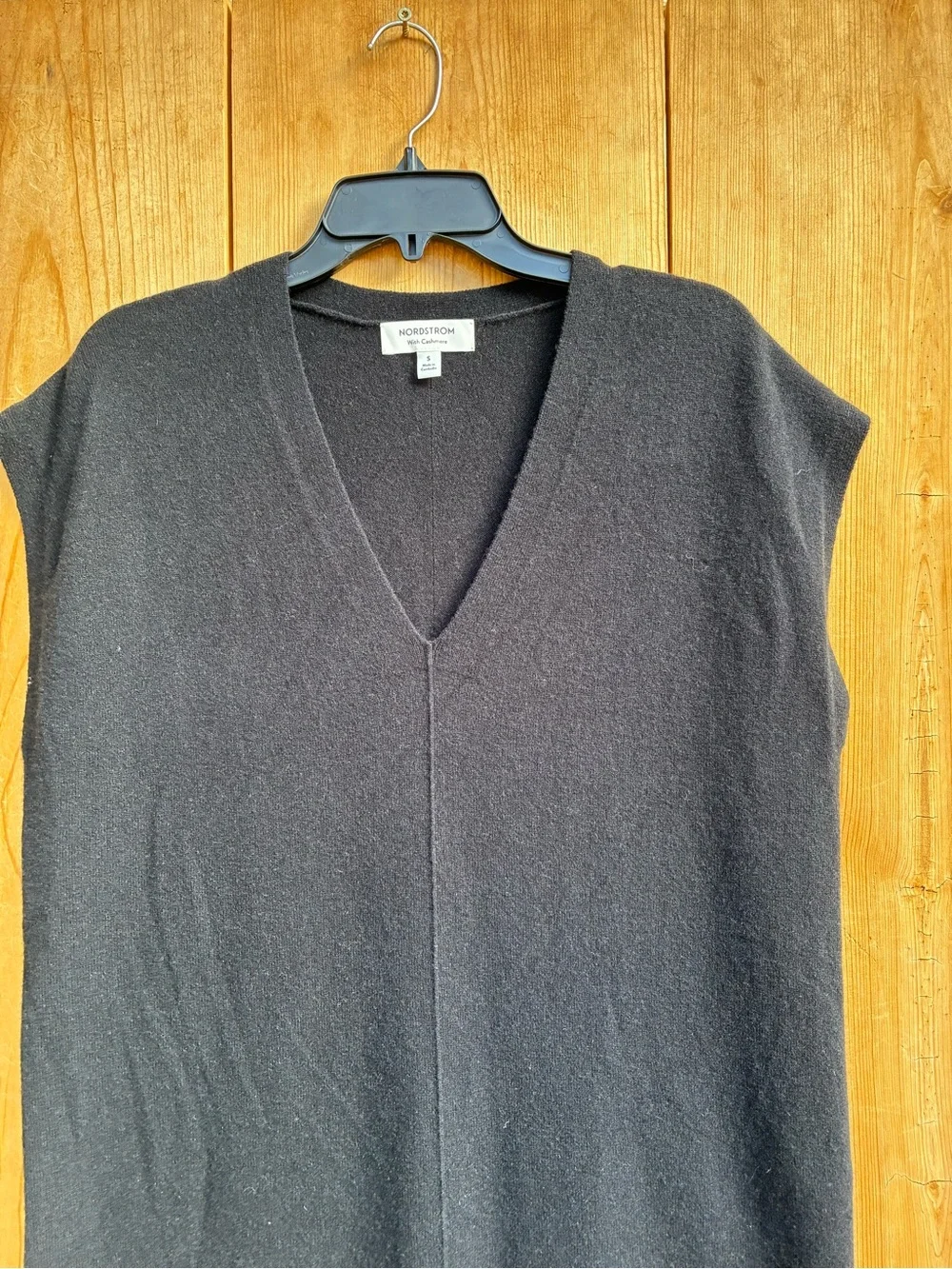 NWOT NORDSTROM BRAND Wool & Cashmere Blend Black V-neck Sweater Dress
Size Small - Picture 8 of 11